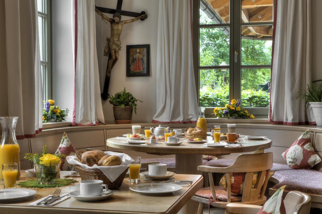Hotel Zur Post Ашхайм Екстериор снимка