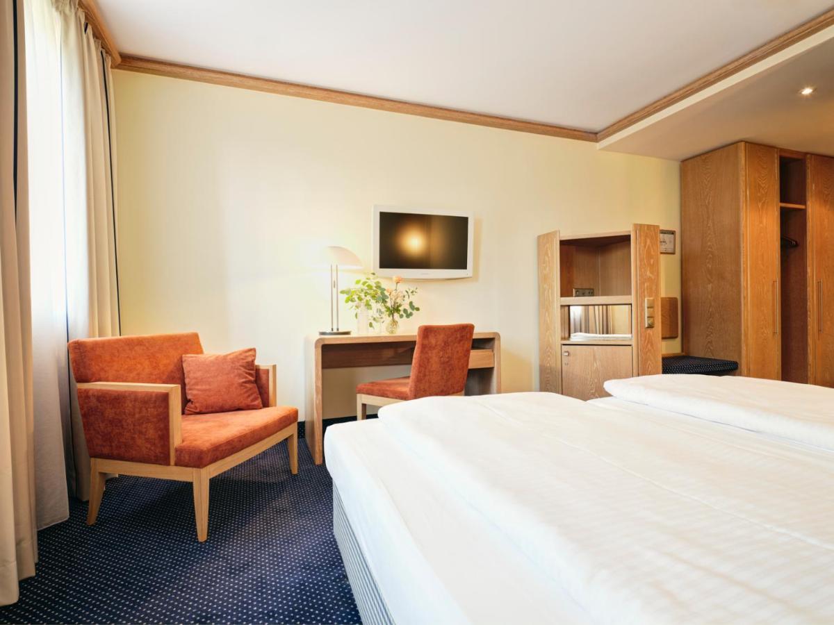 Hotel Zur Post Ашхайм Екстериор снимка