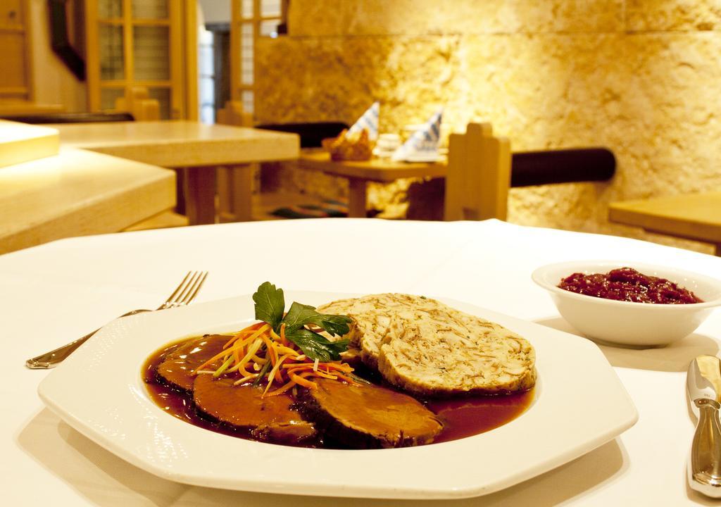 Hotel Zur Post Ашхайм Екстериор снимка