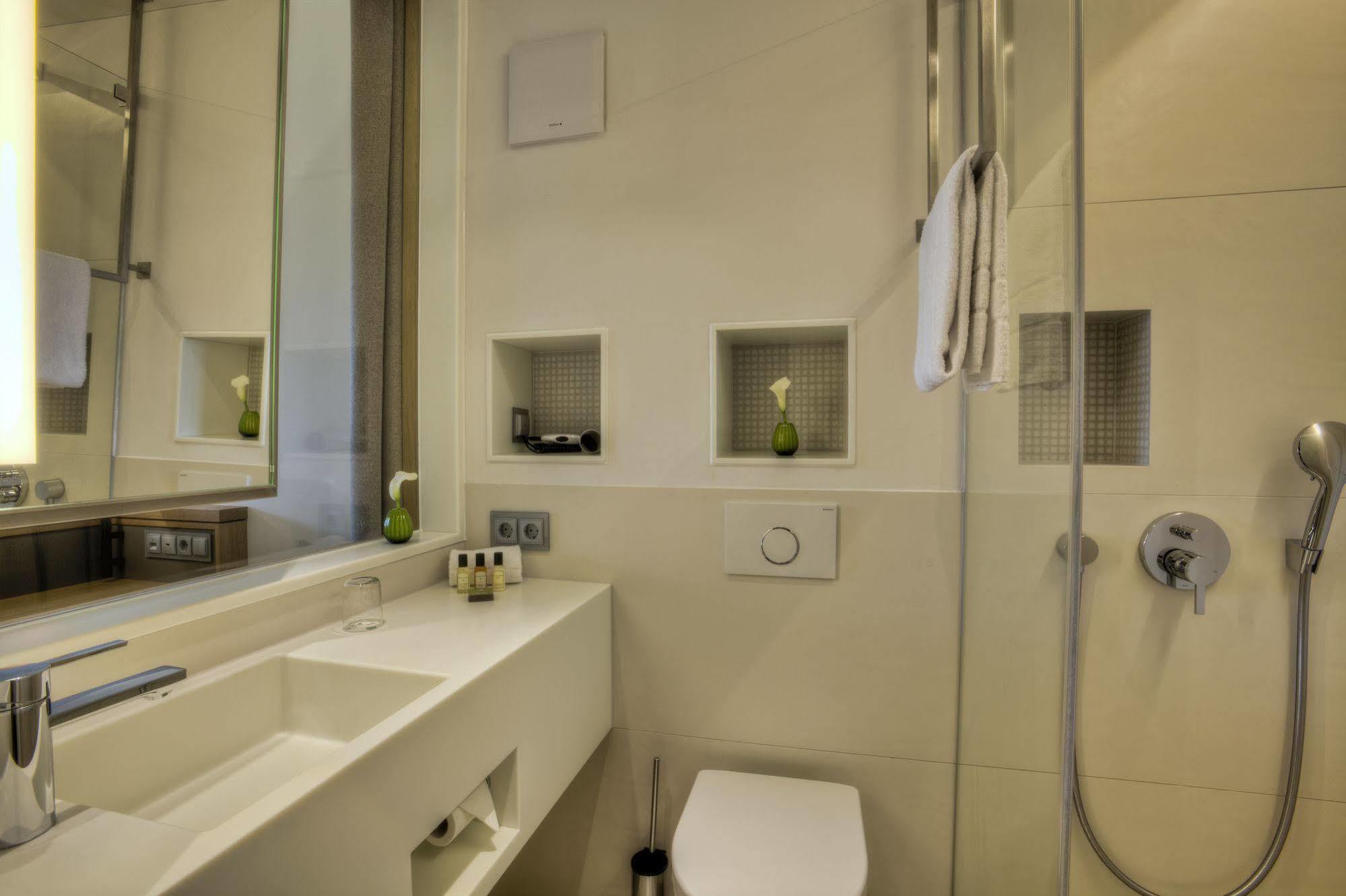 Hotel Zur Post Ашхайм Екстериор снимка