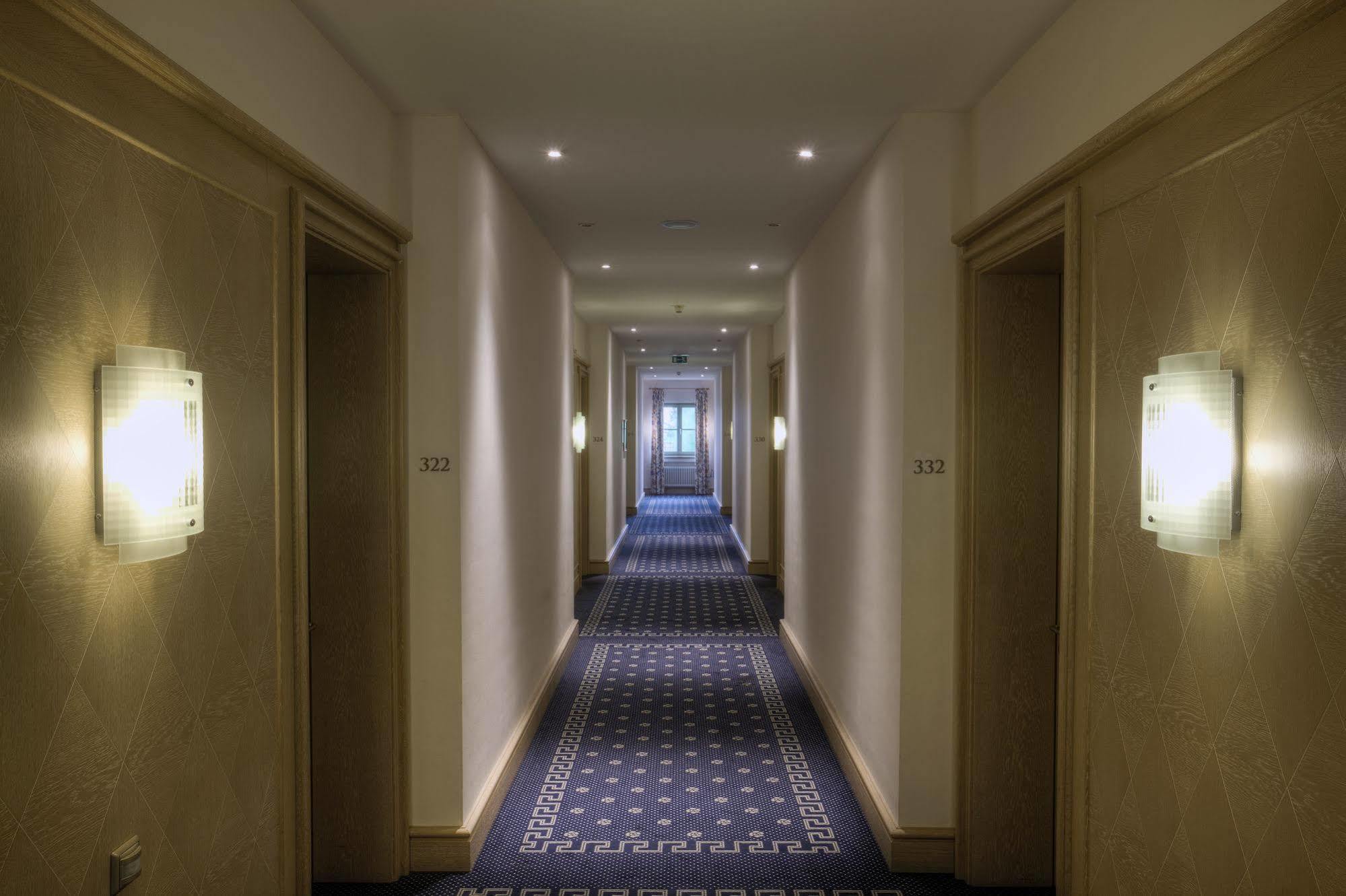 Hotel Zur Post Ашхайм Екстериор снимка