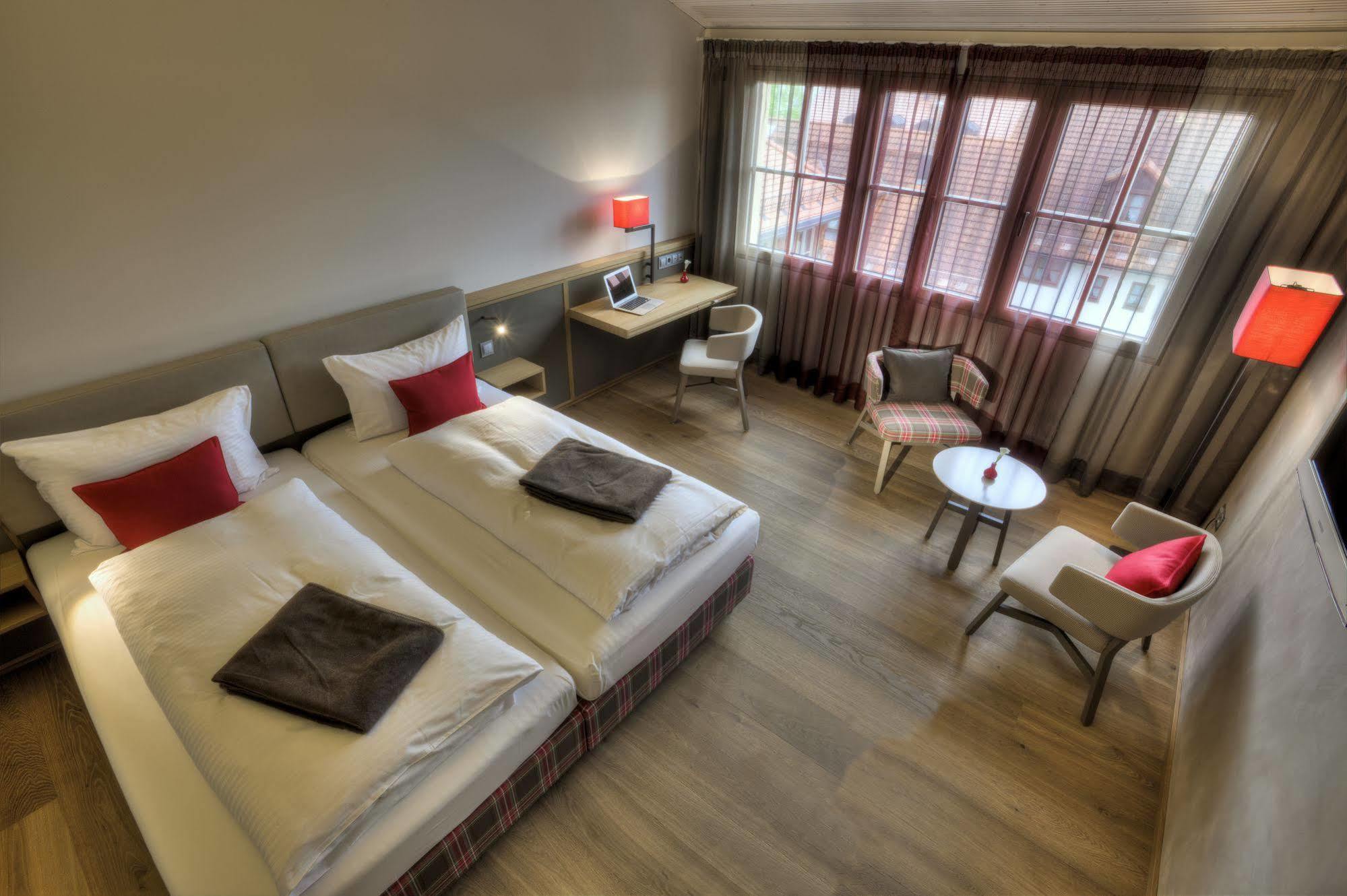 Hotel Zur Post Ашхайм Екстериор снимка