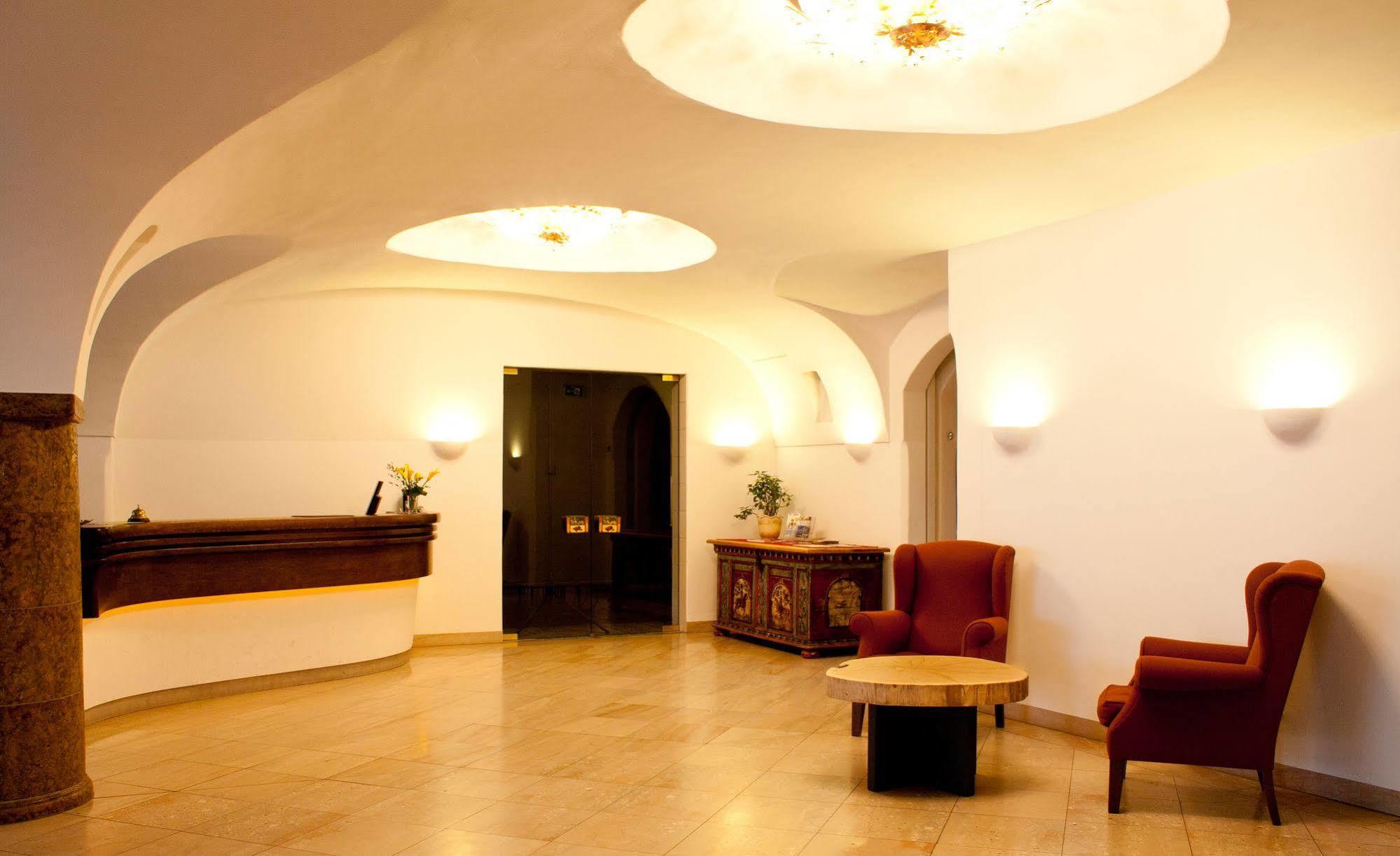 Hotel Zur Post Ашхайм Екстериор снимка